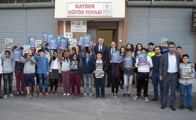 Karalar, Gençlere 30 Bin Adet Kitap Dağıttı