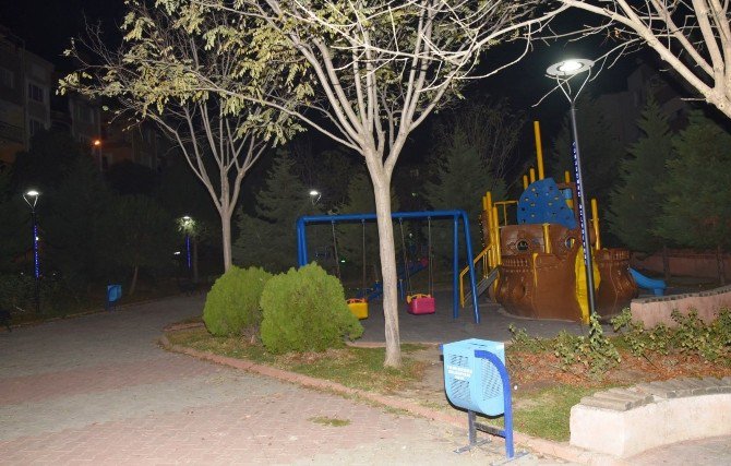 Yunusemre’de Parklar Işıl Işıl