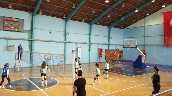 1308 Osmaneli Belediye Spor Voleybol Takımı Hazırlık Maçı Yaptı