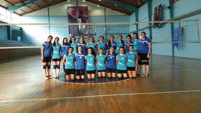 1308 Osmaneli Belediye Spor Voleybol Takımı Hazırlık Maçı Yaptı