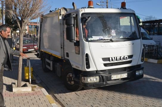 Özalp Belediyesine Yeni Çöp Kamyonu