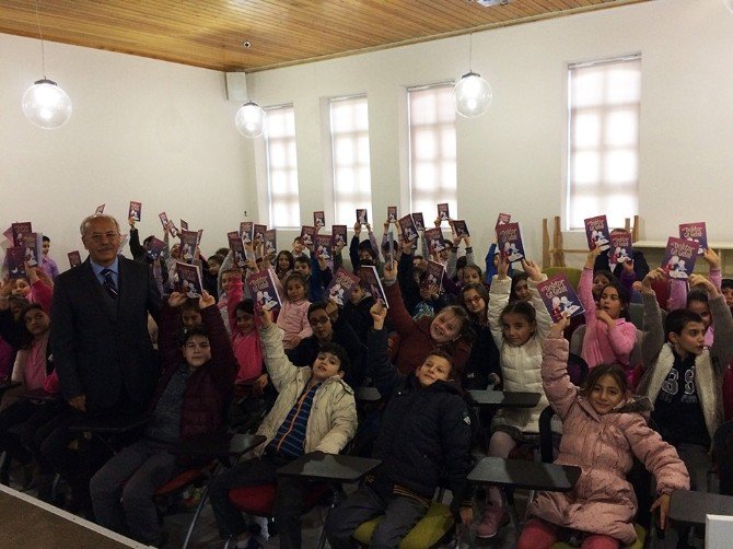 Beyoğlu’nda Çocuklar Kitap Sevgisiyle Büyüyor