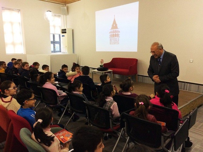 Beyoğlu’nda Çocuklar Kitap Sevgisiyle Büyüyor