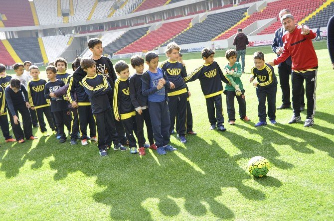 Gkv’li Öğrencilerden Gaziantep Arenaya Tam Puan