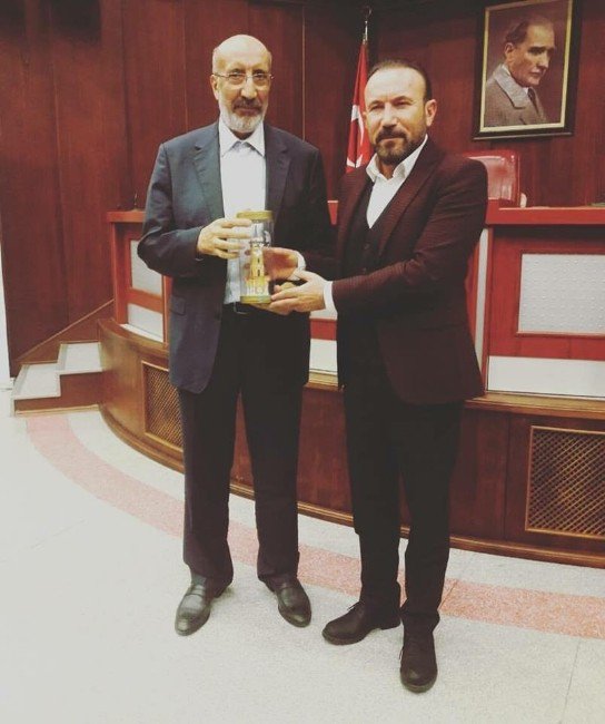 Belsa’daki Konferansa Yazar Dilipak Katıldı