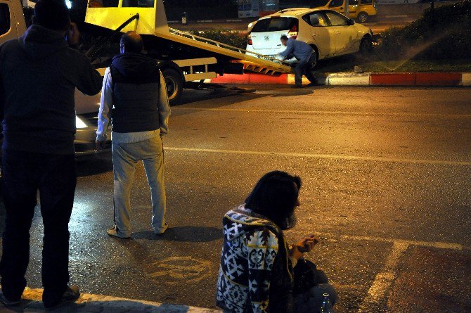 Aracı İle Orta Refüje Çıkan Kadın Sürücü Gözyaşlarını Tutamadı