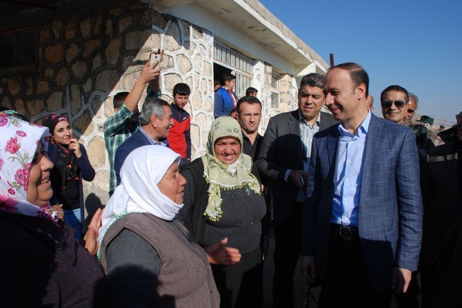 Vali Abdullah Erin Ve Protokol Üyeleri Köylülerle Bir Araya Geldi