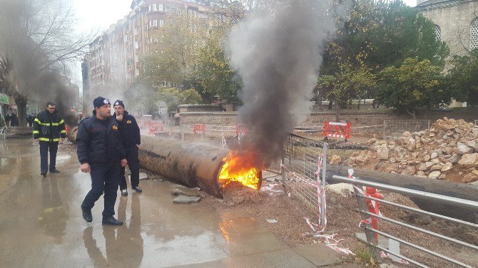 Tramvay Çalışması Sırasında Çıkan Yangın Paniğe Yol Açtı