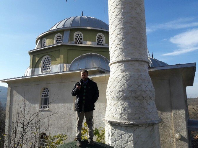 “Alo” Demek İçin Minareye Çıkıyorlar