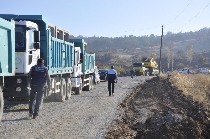 Büyükşehirin Yol Çalışmaları Sürüyor