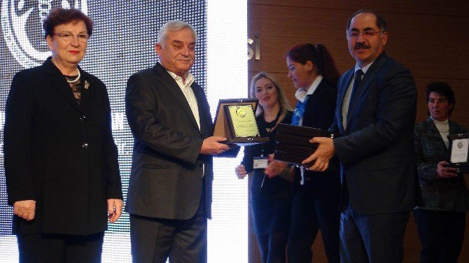 Üniversite Hastanesine Bağışta Bulunan Hayırseverlere Plaket