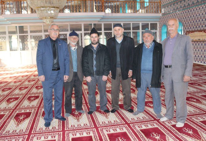 1 Yıldır İmamsız Namaz Kılan Cemaat İmam İstiyor