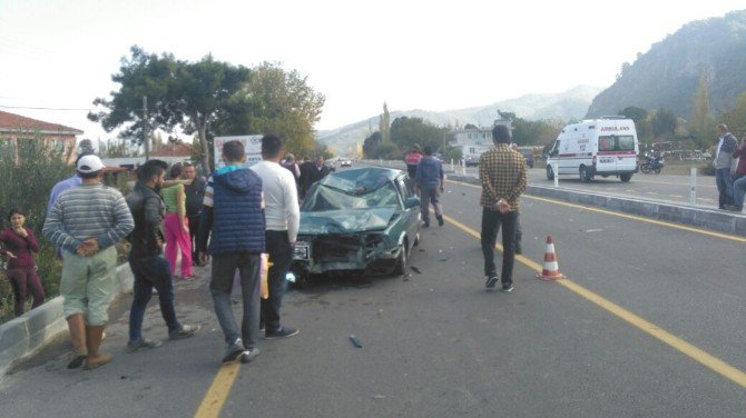 Ortaca’da Otomobille Motosiklet Çarpıştı; 2 Ağır Yaralı