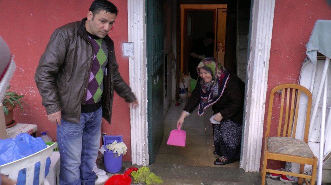 Sağanak Yağmur Su Baskınını Beraberinde Getirdi