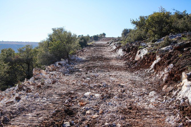 Şehitkamil Belediyesi Karasakal’da Arazi Yolu Sorununu Çözüyor