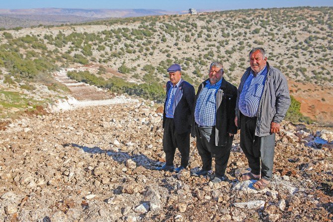 Şehitkamil Belediyesi Karasakal’da Arazi Yolu Sorununu Çözüyor