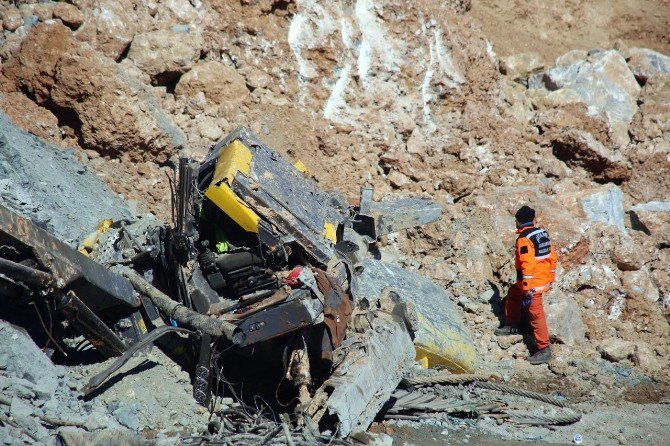 Şirvan’da Kurtarma Çalışmaları Devam Ediyor