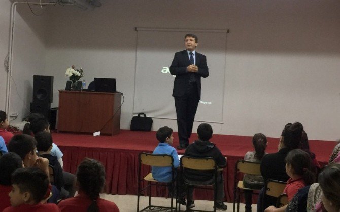 Adana’da "Hoca Ahmet Yesevi" Konferansı Yapıldı