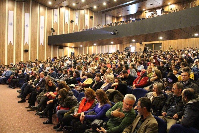 Sunay Akın Biga’da Sahne Aldı