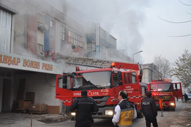 Bursa’da Mobilya İmalathanesinde Korkutan Yangın