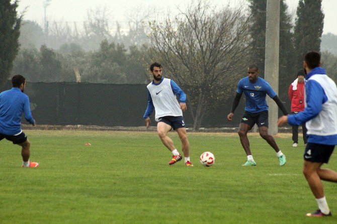 Akhisarspor, 7 Eksikle Bursaspor Maçı Hazırlıklarına Başladı