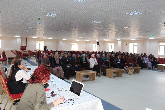 Develi’de Kadınlar İçin Seminer Düzenlendi