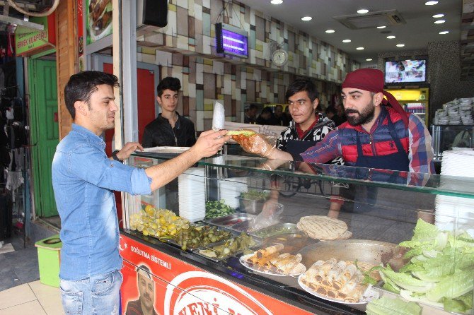 Havaların Soğuması Çiğ Köfte Satışlarını Artırdı