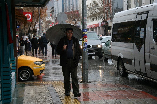 Afyonkarahisar’da Beklenen Yağış Başladı