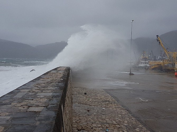 Amasra’da Dev Dalgalar