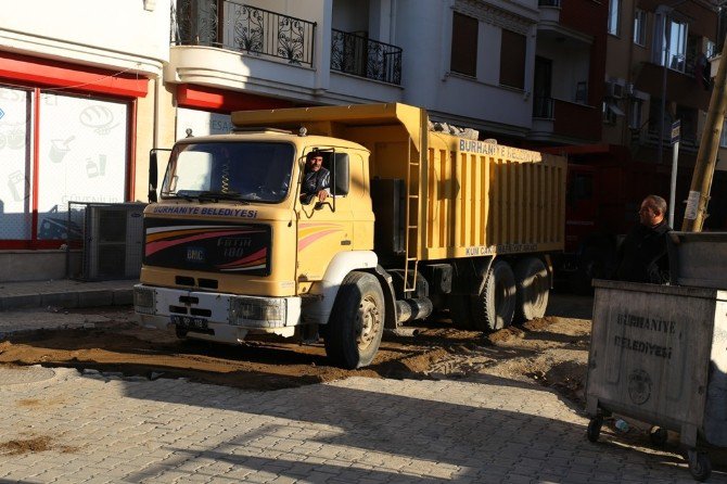 Burhaniye’ De Yol Seferberliği