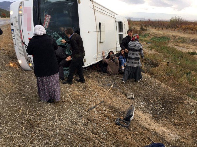 Denizli’de Yolcu Otobüsü Devrildi: 2 Ölü, 19 Yaralı