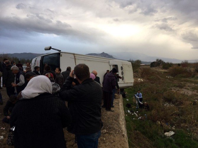 Denizli’de Yolcu Otobüsü Devrildi: 2 Ölü, 19 Yaralı