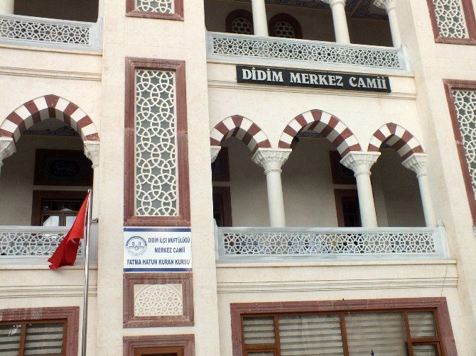 Pişman Olan Hırsızlar Çaldıkları Bilgisayarları Cami Avlusuna Bıraktı