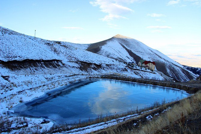 Erzurum’da Soğuk Hava Göleti Dondurdu