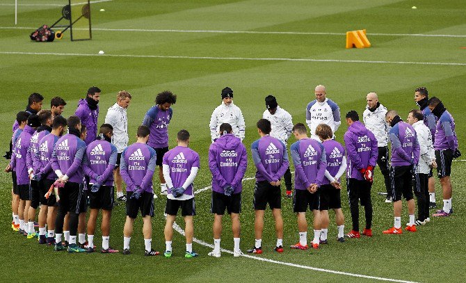 Real Madrid’den Chapecoense İçin Saygı Duruşu