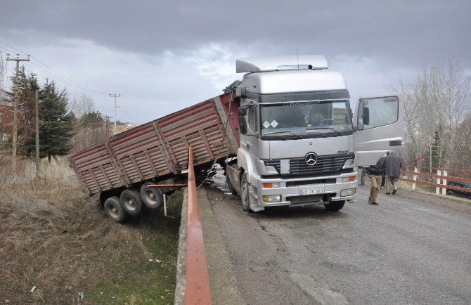 Konya’da İki Tır’ın Çarpıştığı Kaza Ucuz Atlatıldı