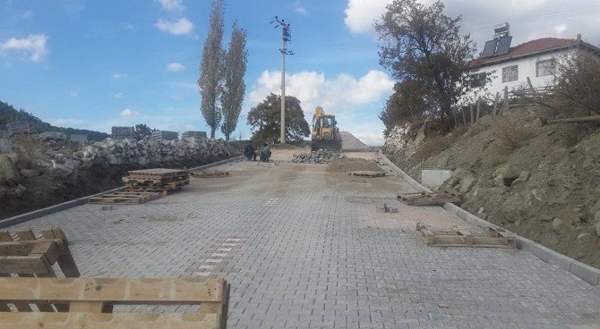 Manisa Büyükşehir’den Beğenler’e Kilit Parke Taşı