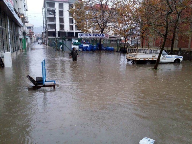 Salihli’de Sağanak Etkili Oldu