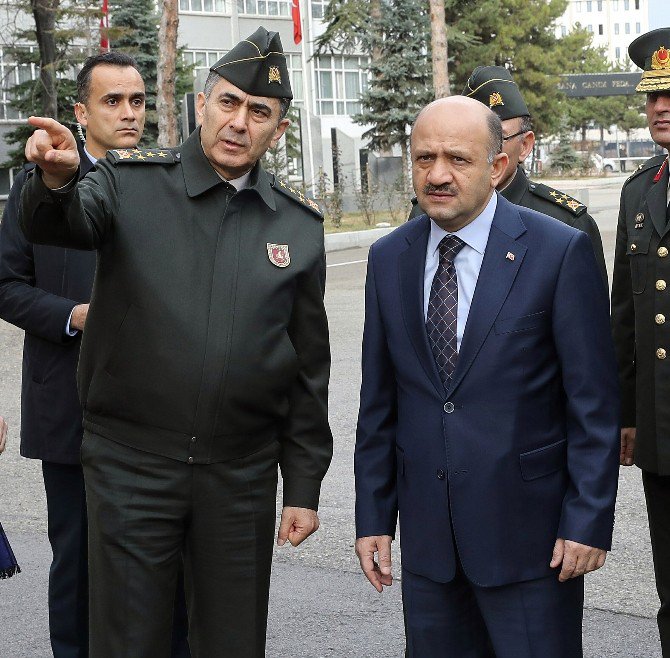 Bakan Işık, Kara Harp Okulunu Ziyaret Etti