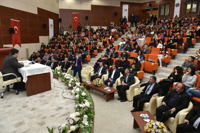 Gümüşhane’de ‘Küresel Güçlerin Yönetim Tercihleri’ Konferansı