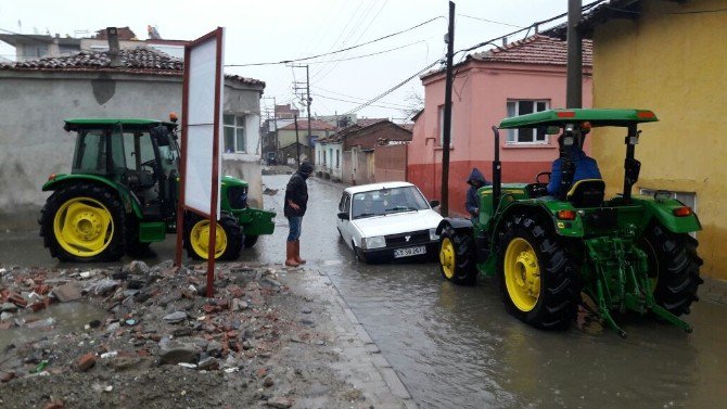 Salihli’de Sağanak Etkili Oldu