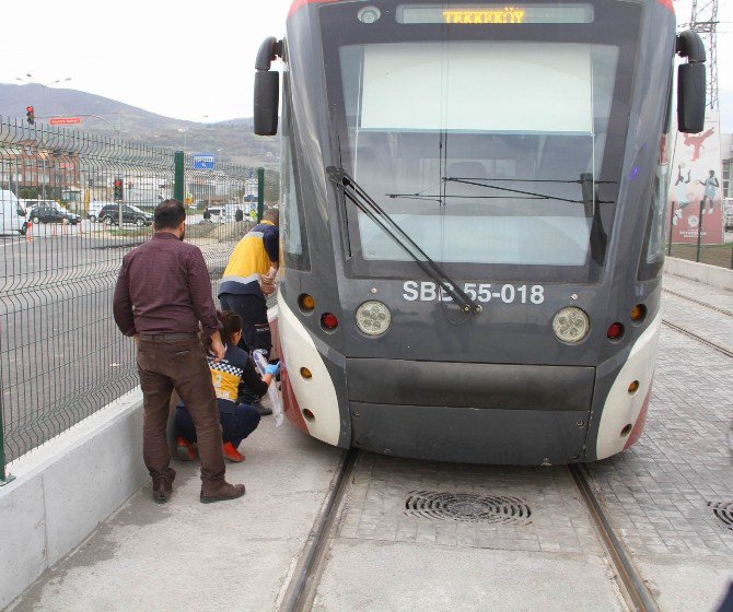 Tramvayın Çarptığı Yaşlı Adam Hayatını Kaybetti