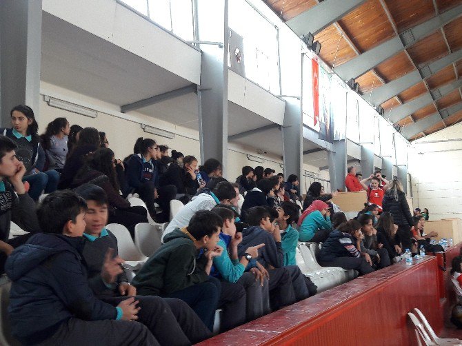 Serik’in Voleybolda "Yıldız Sultanları Ve Efeleri " Turnuvası Başladı