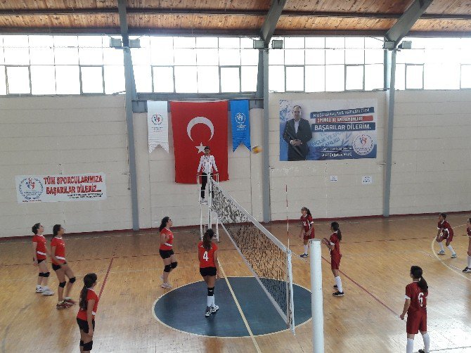 Serik’in Voleybolda "Yıldız Sultanları Ve Efeleri " Turnuvası Başladı