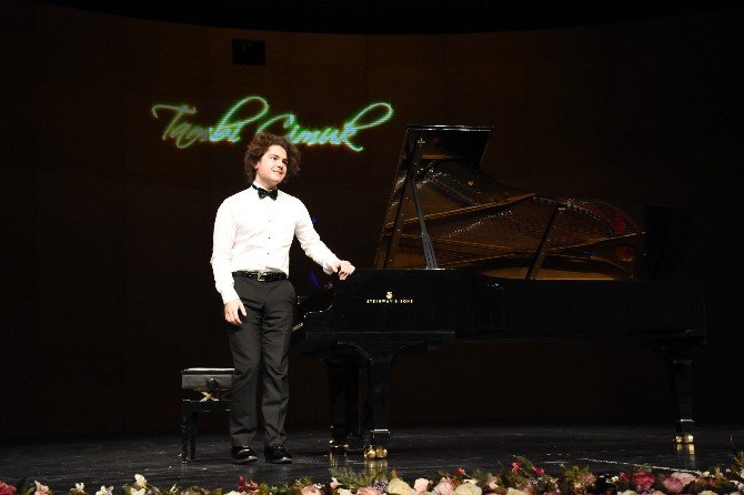 Tambi Cimuk’tan Muhteşem Piyano Resitali