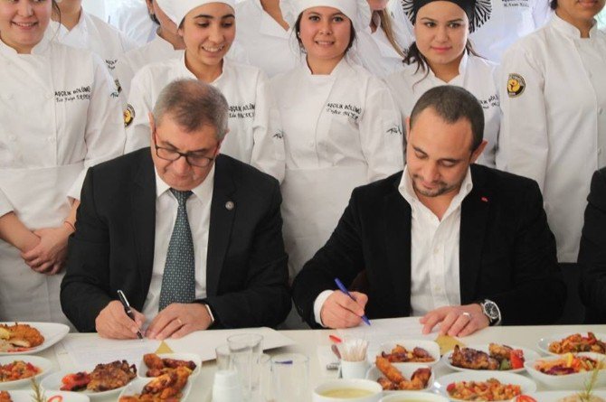 Toros Üniversitesi, Wo-wo Brasserie Ve Artica Catering İle İşbirliği Protokolü İmzaladı