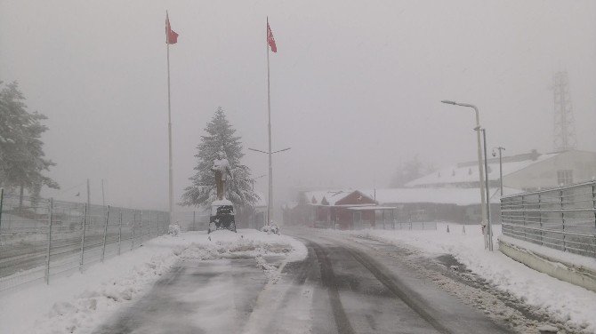 Dereköy Sınır Kapısı Beyaza Büründü