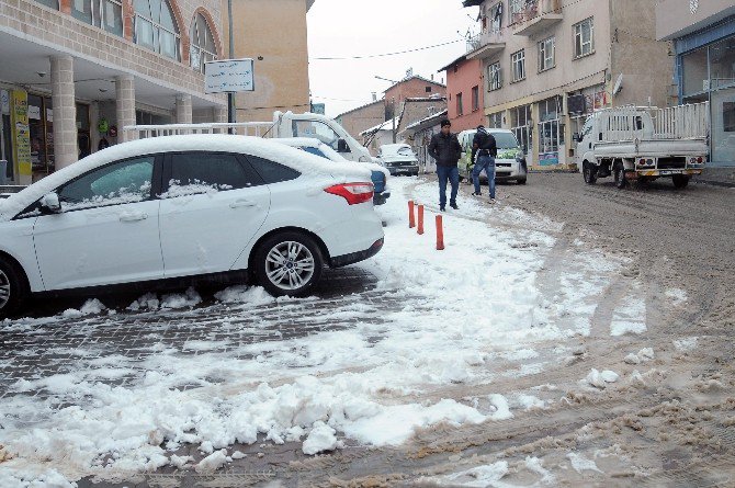 Çelikhan’a Yılın İlk Karı Düştü