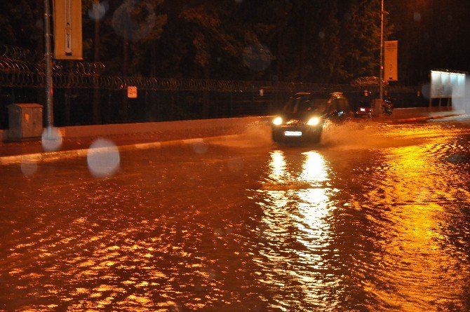 Antalya’da Sağanak Yağış Ve Fırtına