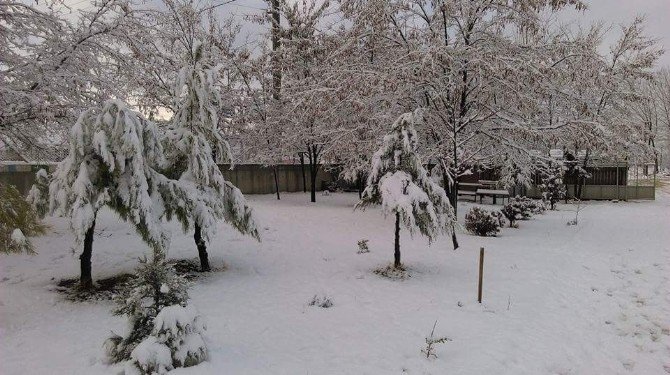 Korkuteli’ne Mevsimin İlk Karı Yağdı